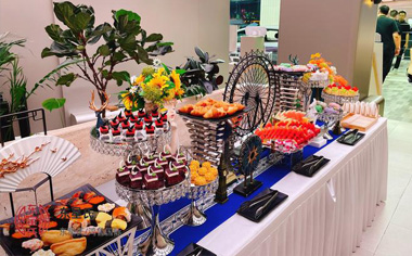 精致甜品与招牌饮品：收尾点睛